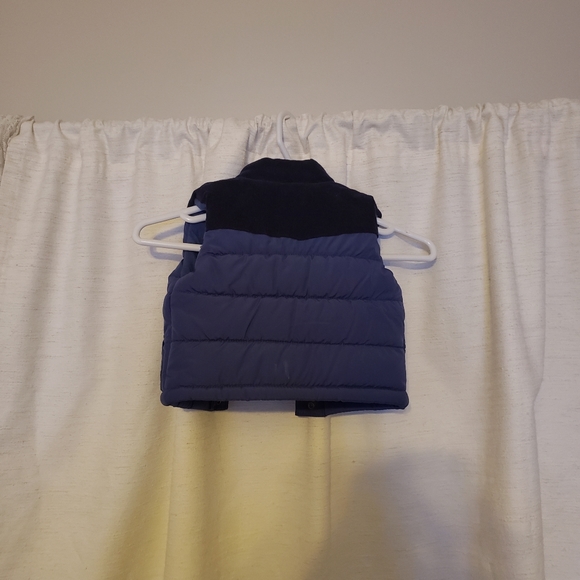 Carter's kids Puffer Vest. - Picture 9 of 11